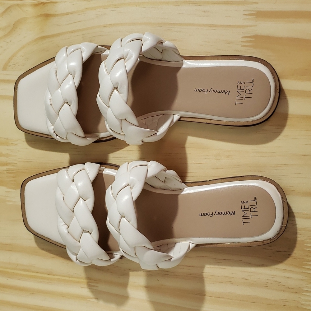 Time and Tru women slide on sandals